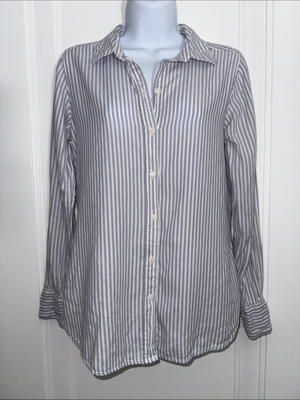 H&M Blue and White Stripe Button-Down Shirt size 0